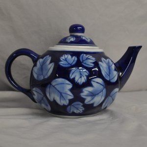 vintage Designpac cobalt blue & white teapot lid leaves (286w)
